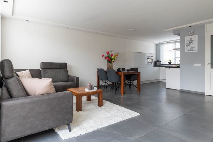 Foto 15 van Hermelijnhage 63