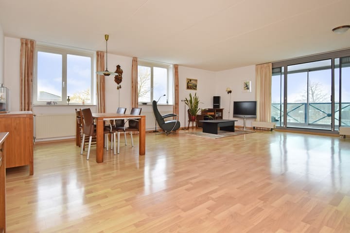 Photo 2 of Ridderspoor 56