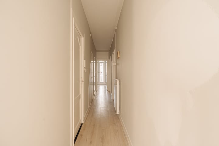 Photo 12 of Van Woustraat 71-1