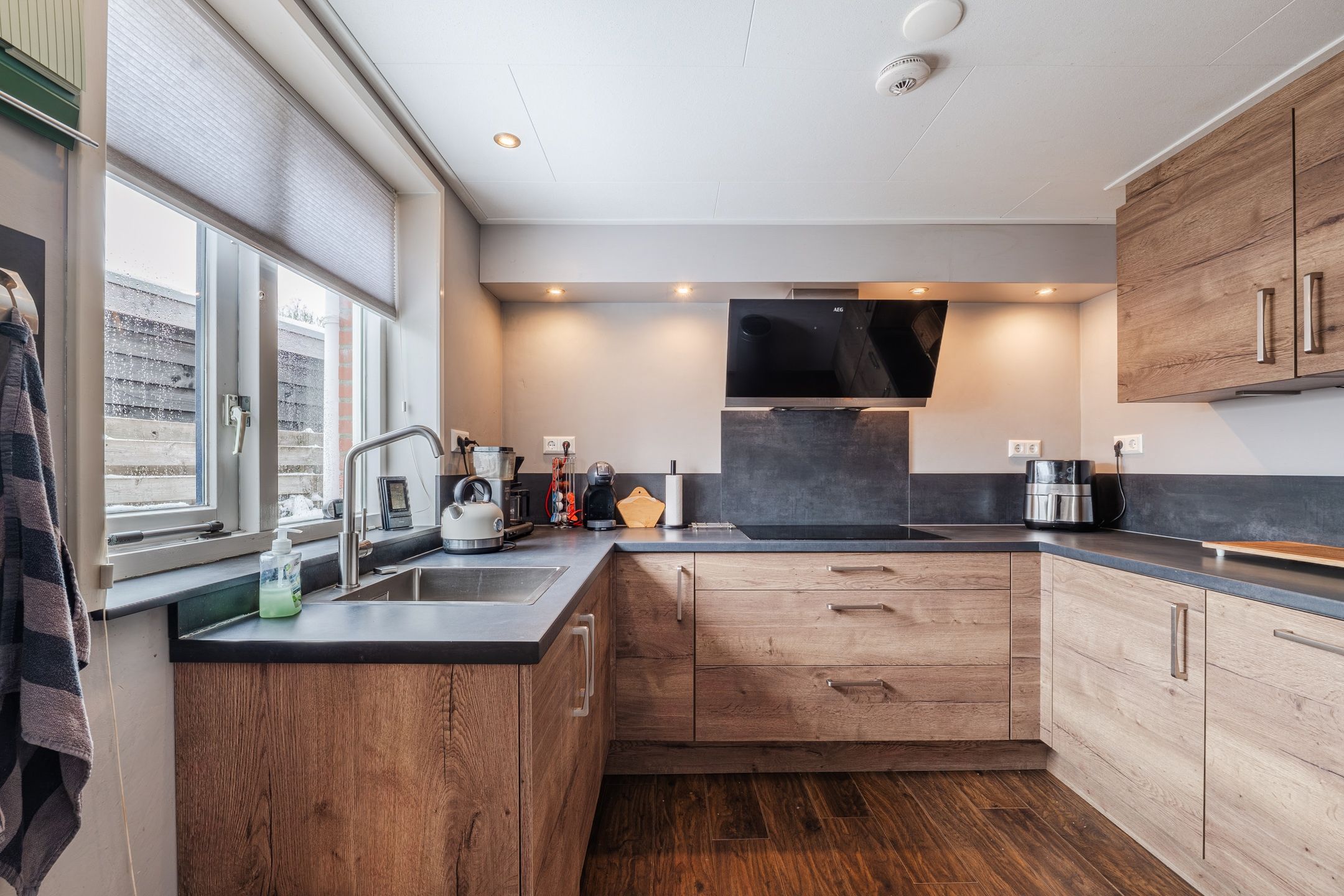 330.jpg?options=width=2160