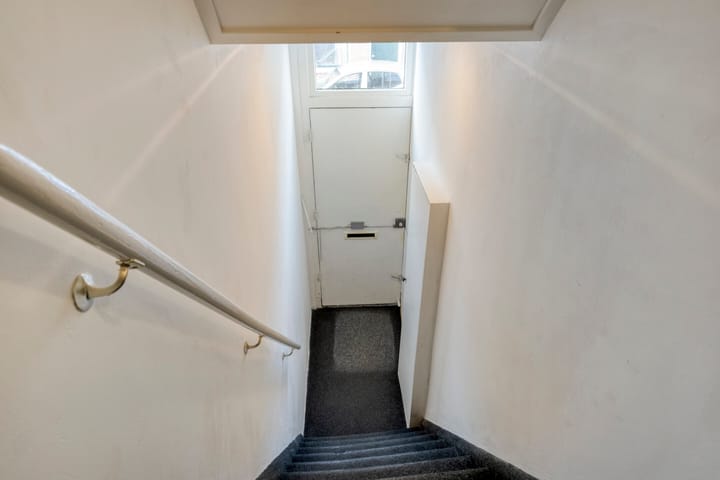 Photo 4 of Paulstraat 94-1