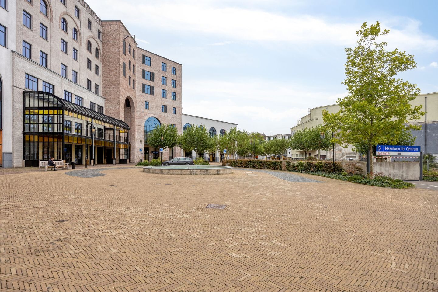 View photo 5 of Stationsplein 6