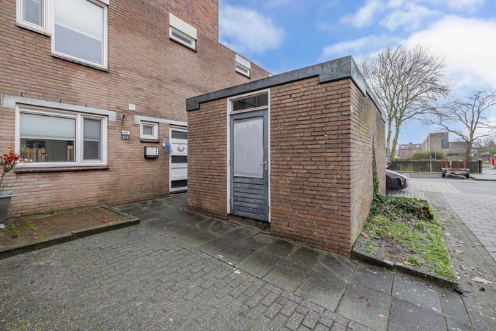 Photo 4 of Oostzeestraat 33