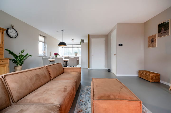 Photo 4 of Oranje 62-G