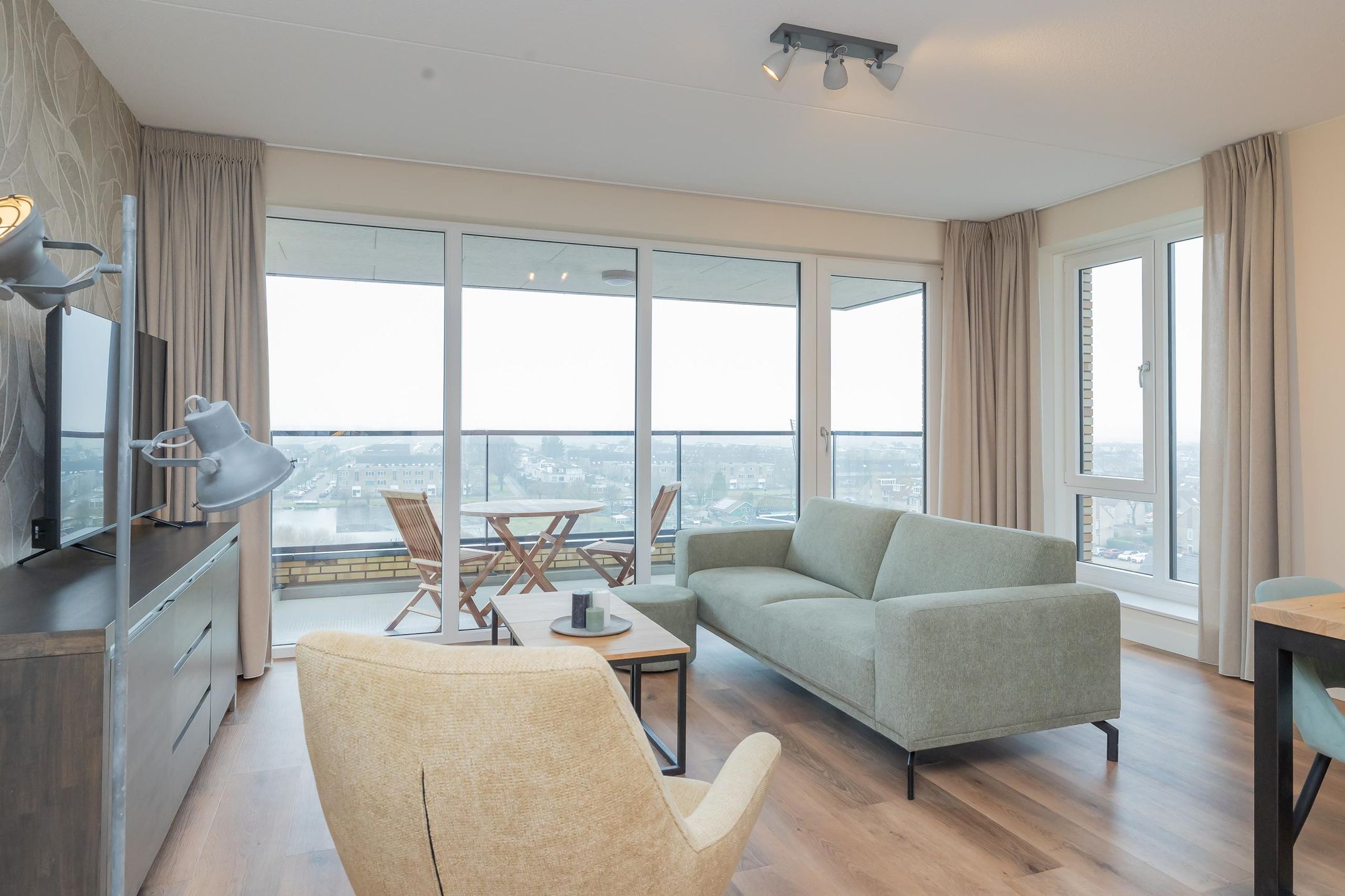 Foto 9 van Mahoniehout 434