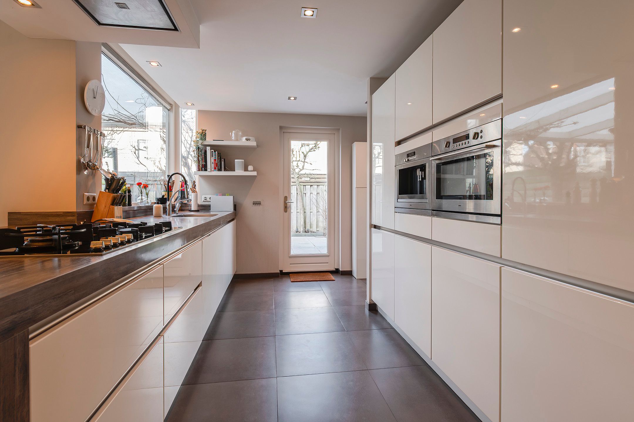 Photo 15 of Suze Groenewegstraat 13