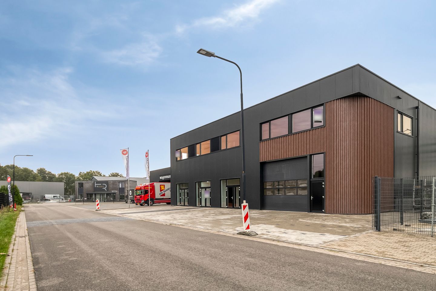 View photo 2 of Constructieweg 8