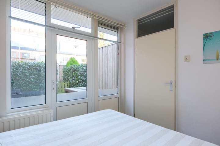 Foto 15 van Azaleastraat 2