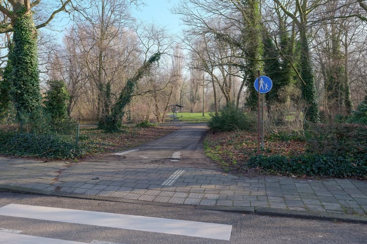 Foto 18 van Azaleastraat 2