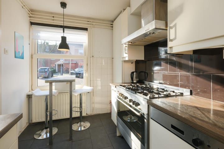 Foto 4 van Azaleastraat 2