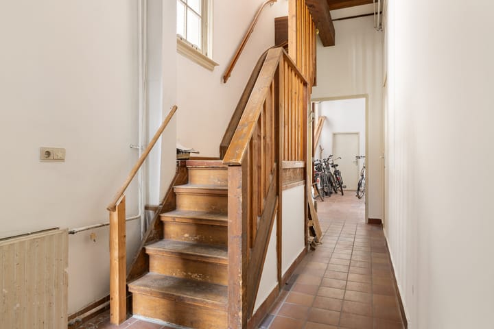 Photo 4 of Bloemstraat 27-2A