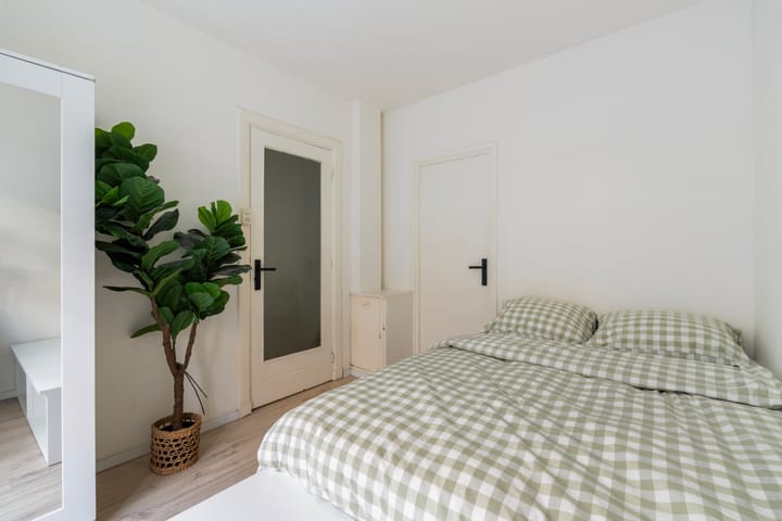 Photo 4 of Groen van Prinstererstraat 67-A