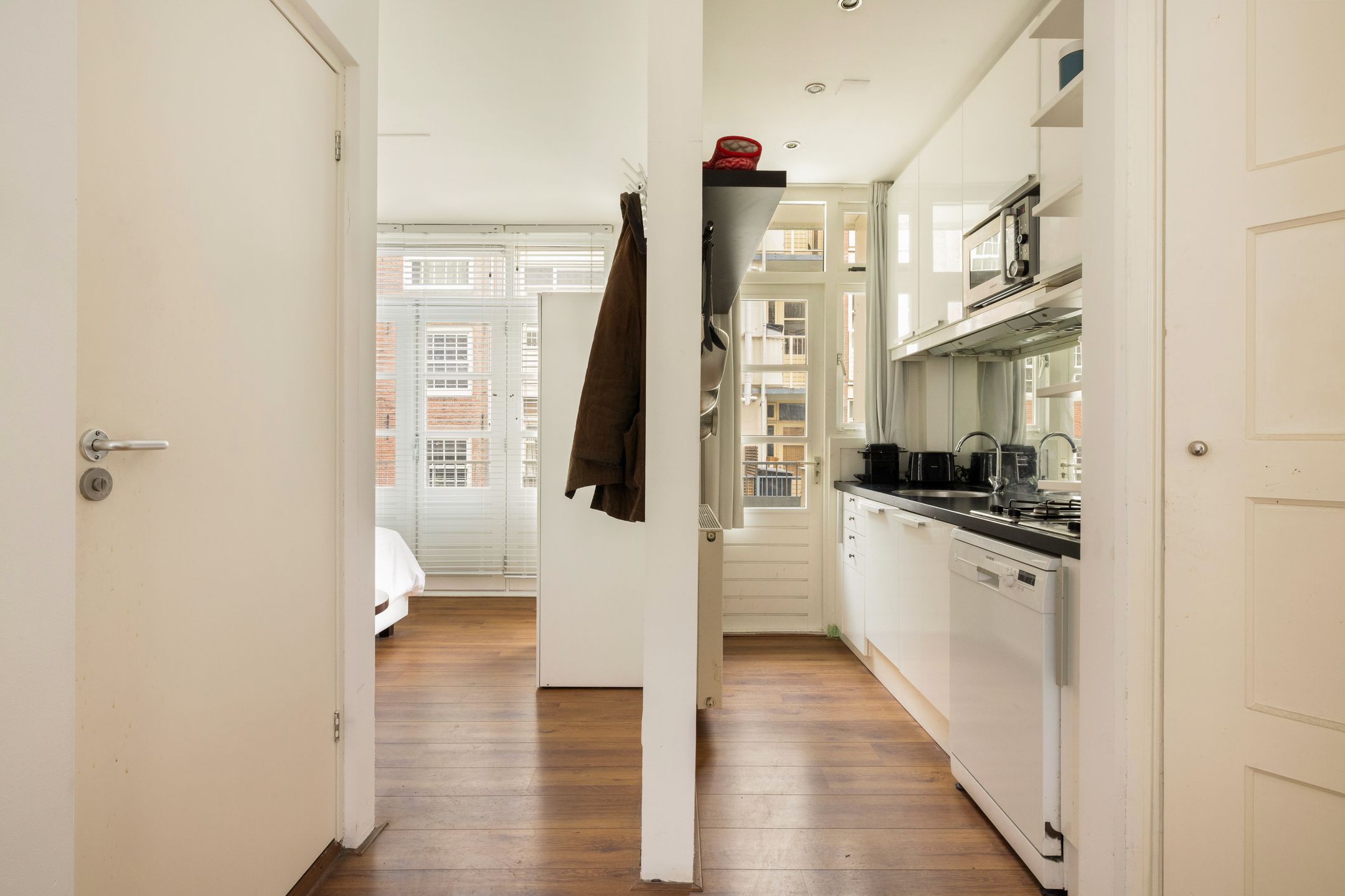 Photo 15 of Fokke Simonszstraat 27-1