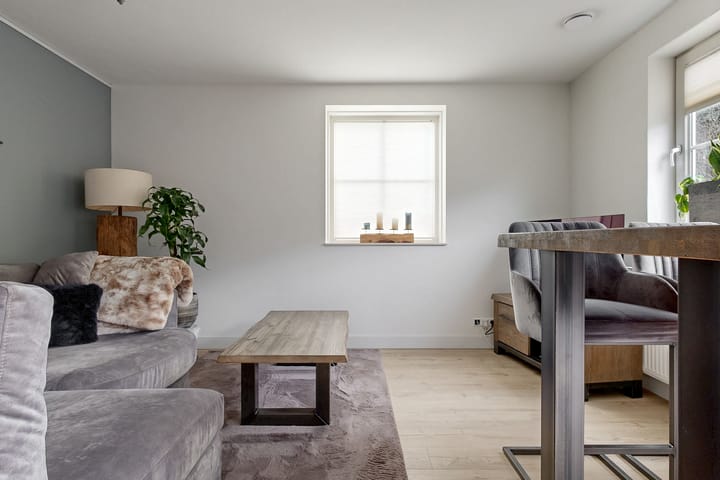 Photo 11 of Anne Frankhove 36