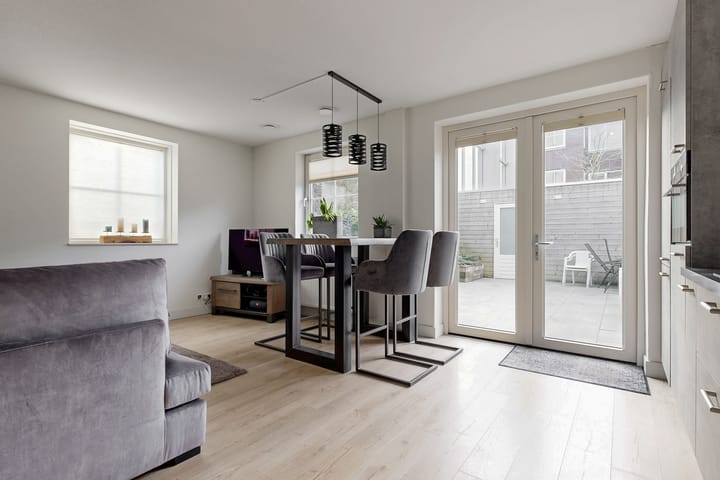 Photo 12 of Anne Frankhove 36