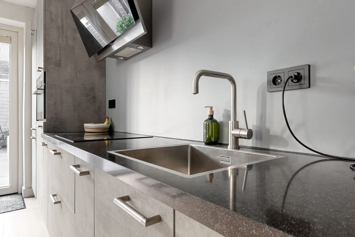 Photo 14 of Anne Frankhove 36