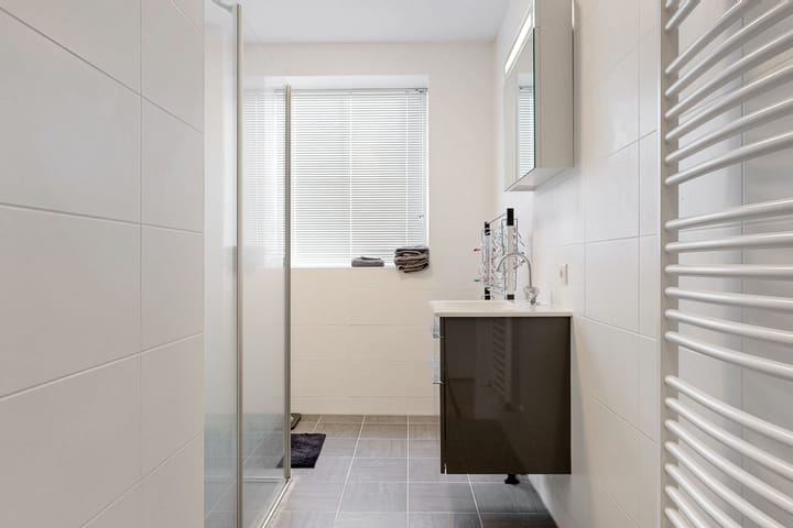 Photo 15 of Anne Frankhove 36