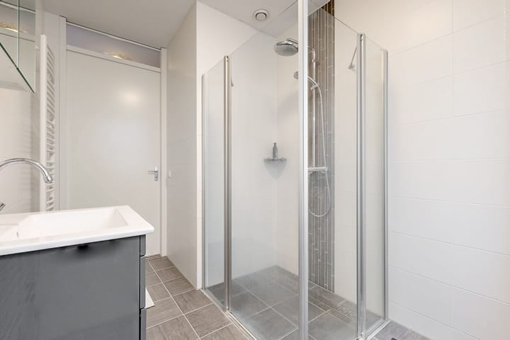 Photo 16 of Anne Frankhove 36