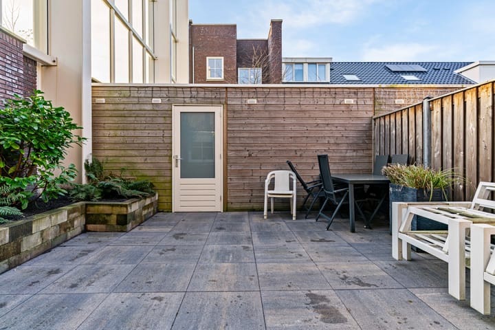 Photo 25 of Anne Frankhove 36