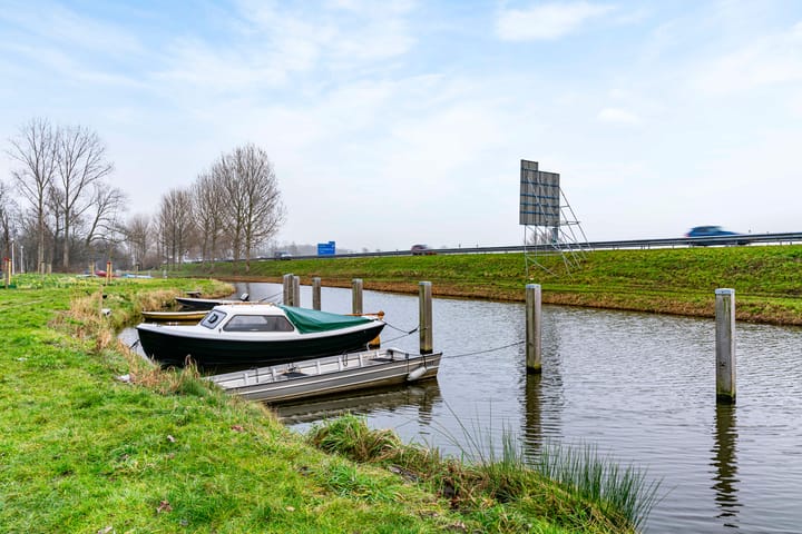 Photo 28 of Anne Frankhove 36