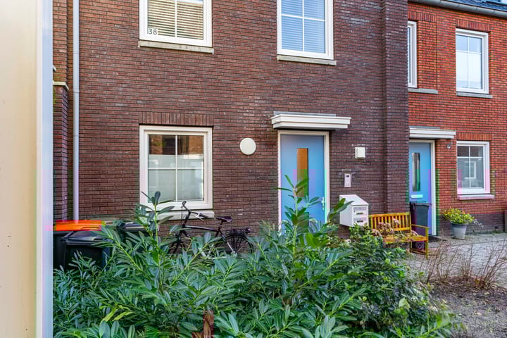 Photo 30 of Anne Frankhove 36