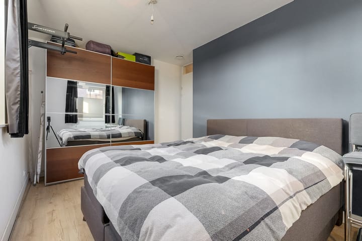 Photo 20 of Anne Frankhove 36