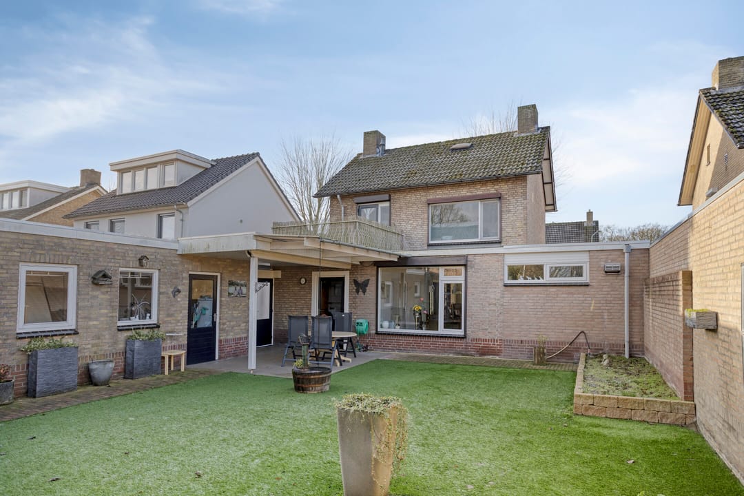 Photo 2 of Julianastraat 28