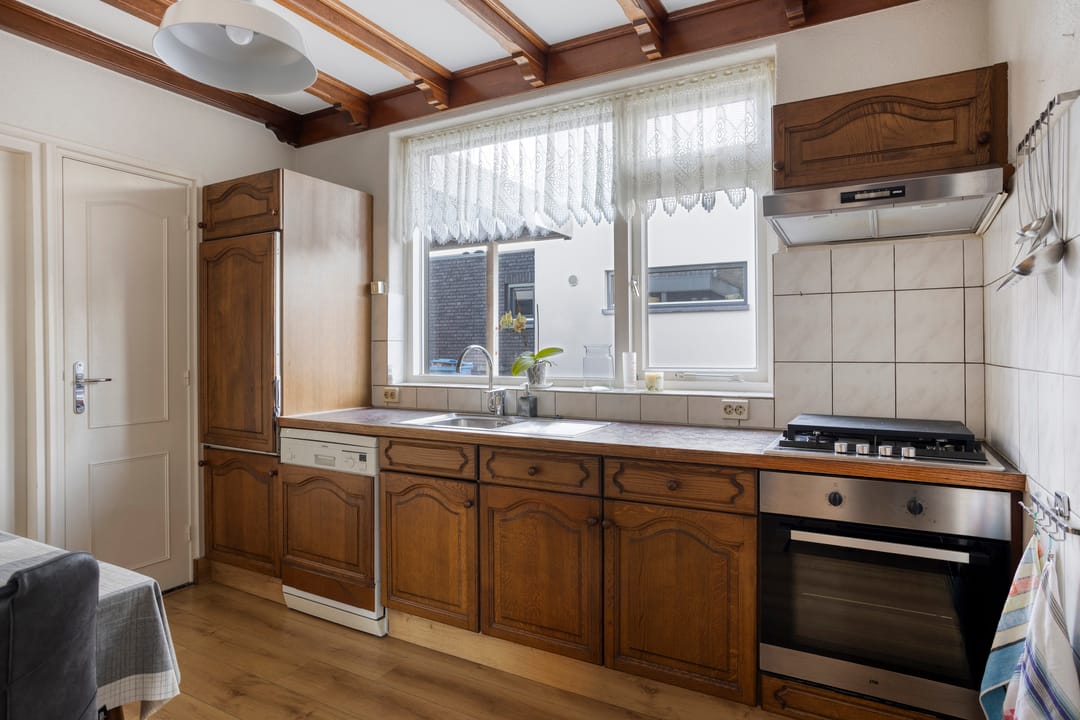 Photo 16 of Julianastraat 28