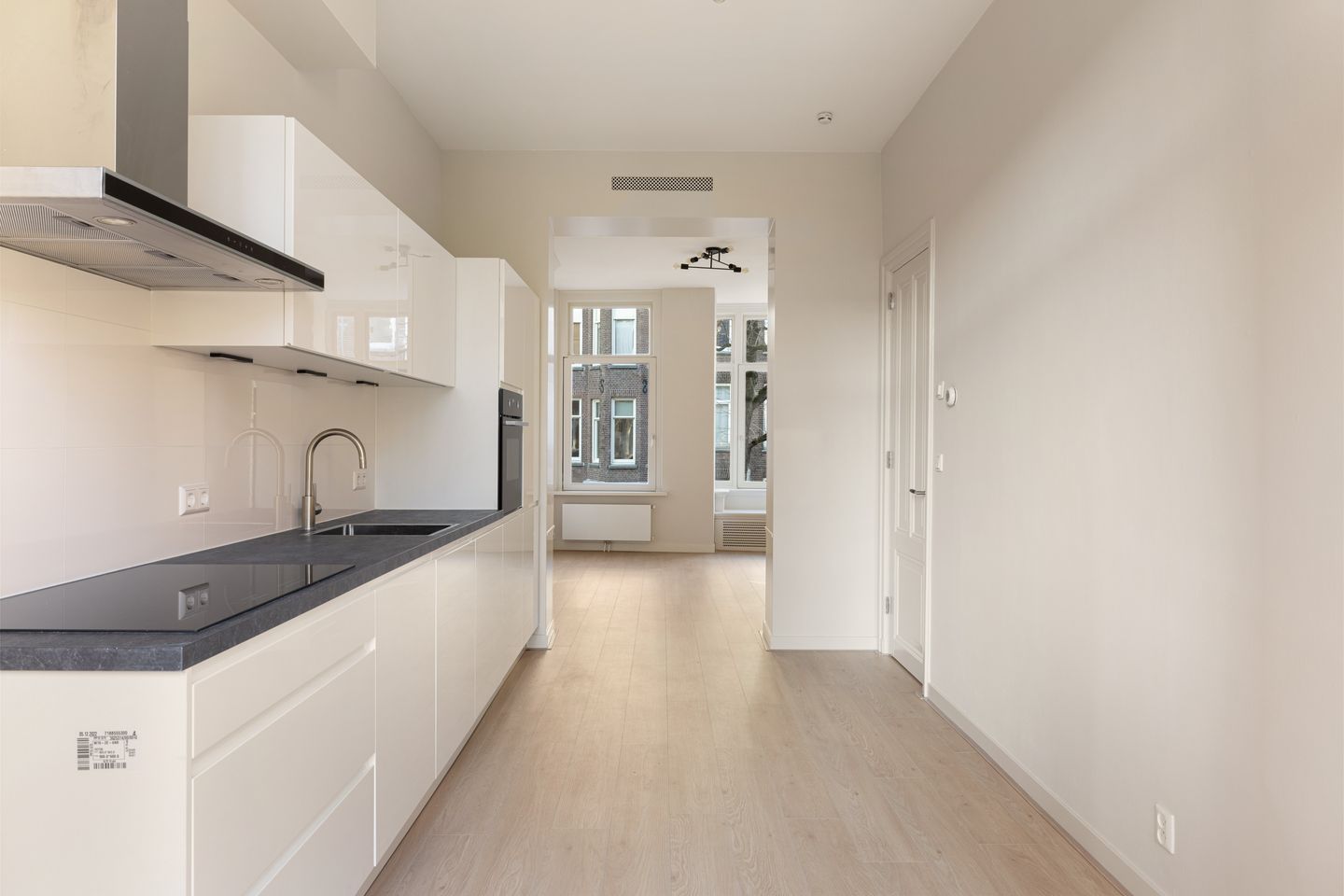 View photo 2 of Maarten Harpertszoon Trompstraat 3-H