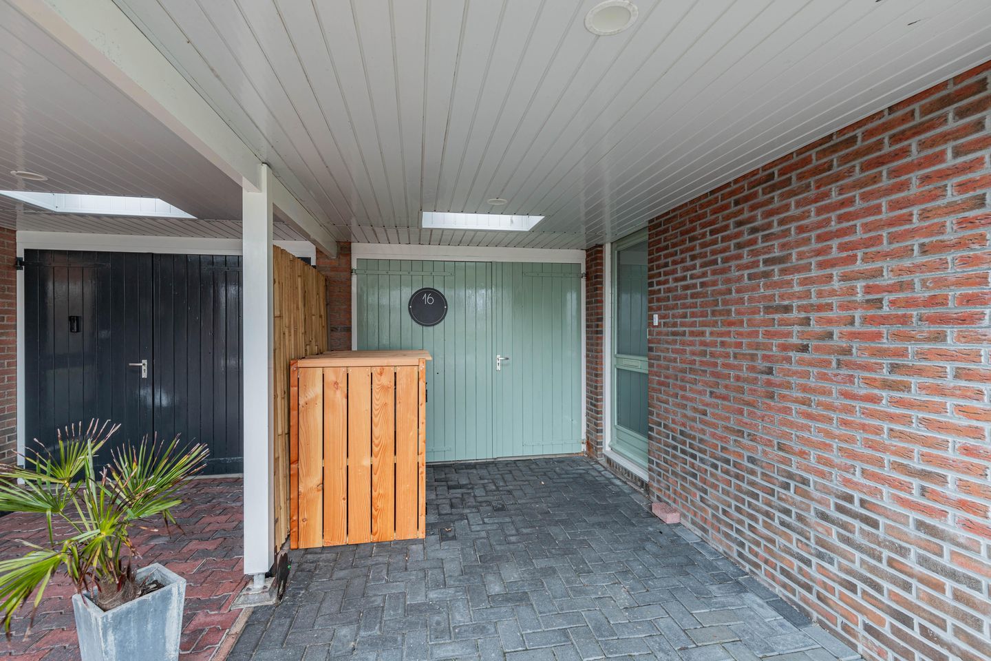 Photo 4 of It Spyk 16