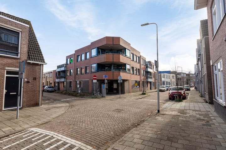 Foto 34 van Damstraat 64-B