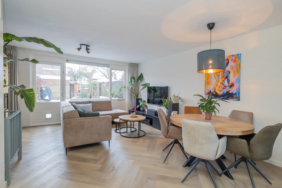 Photo 2 of Stokroos 8