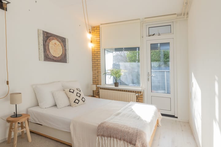 Photo 2 of Midscheeps 122