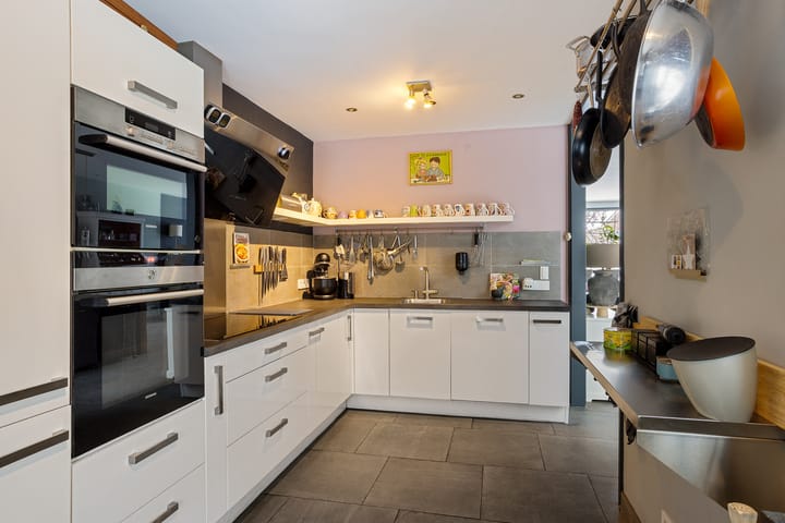 Photo 10 of Menuetstraat 18