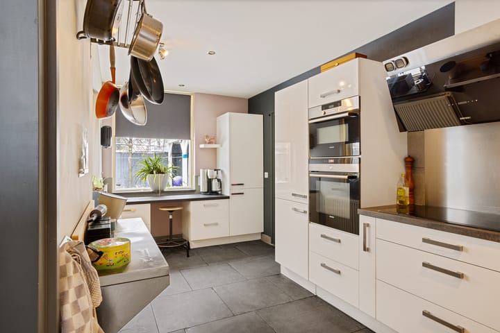 Photo 11 of Menuetstraat 18