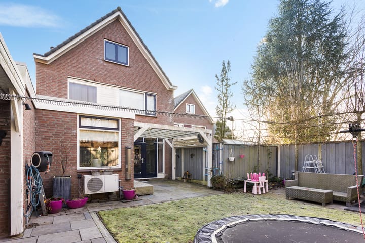 Photo 31 of Menuetstraat 18