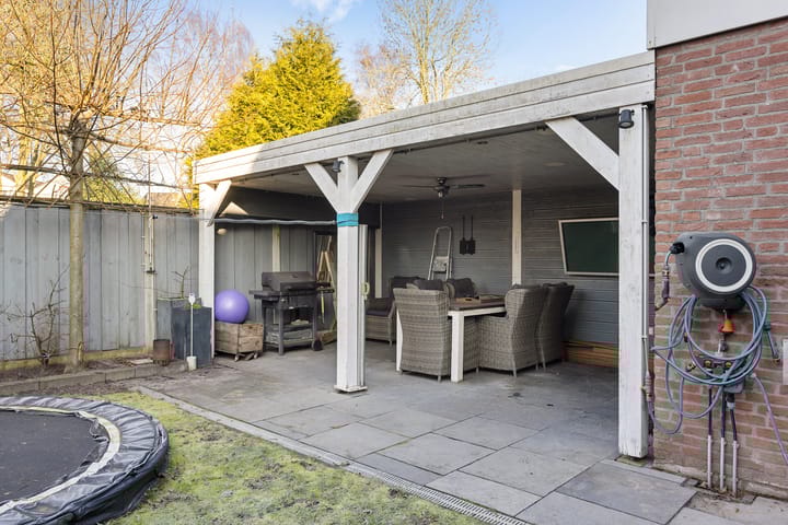 Photo 32 of Menuetstraat 18