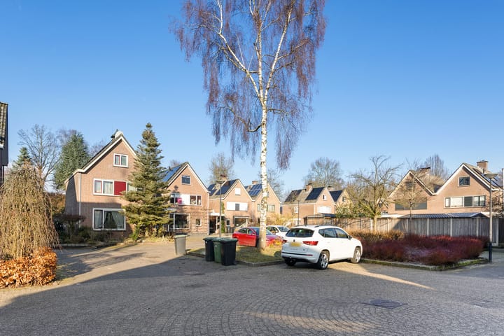 Photo 36 of Menuetstraat 18