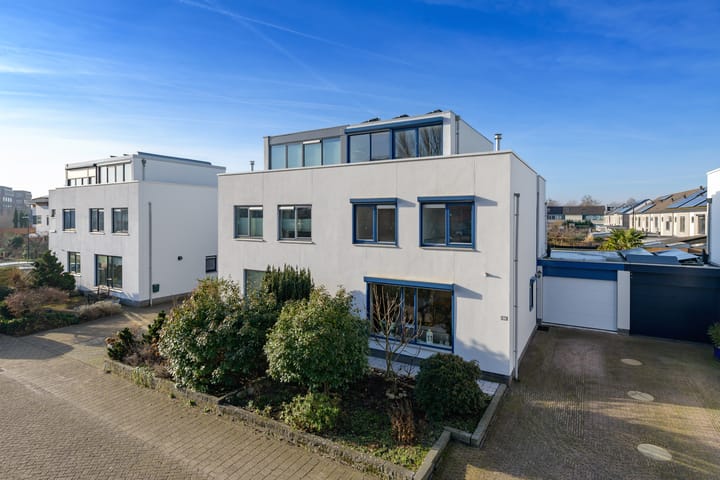 Jacqueline van der Waalssingel 57