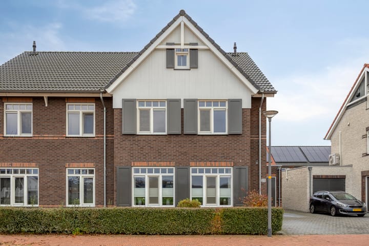 Photo 2 of Citroenvlinder 25