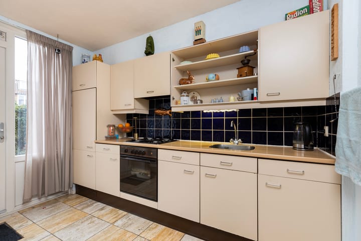 Foto 10 van Stoop van Zwijndrechtstraat 16