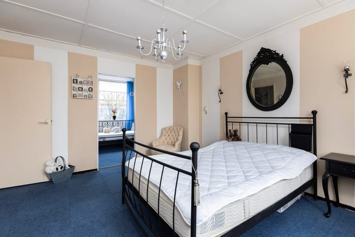 Foto 16 van Stoop van Zwijndrechtstraat 16