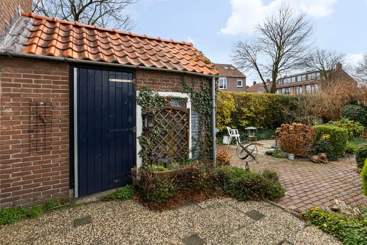 Foto 24 van Stoop van Zwijndrechtstraat 16