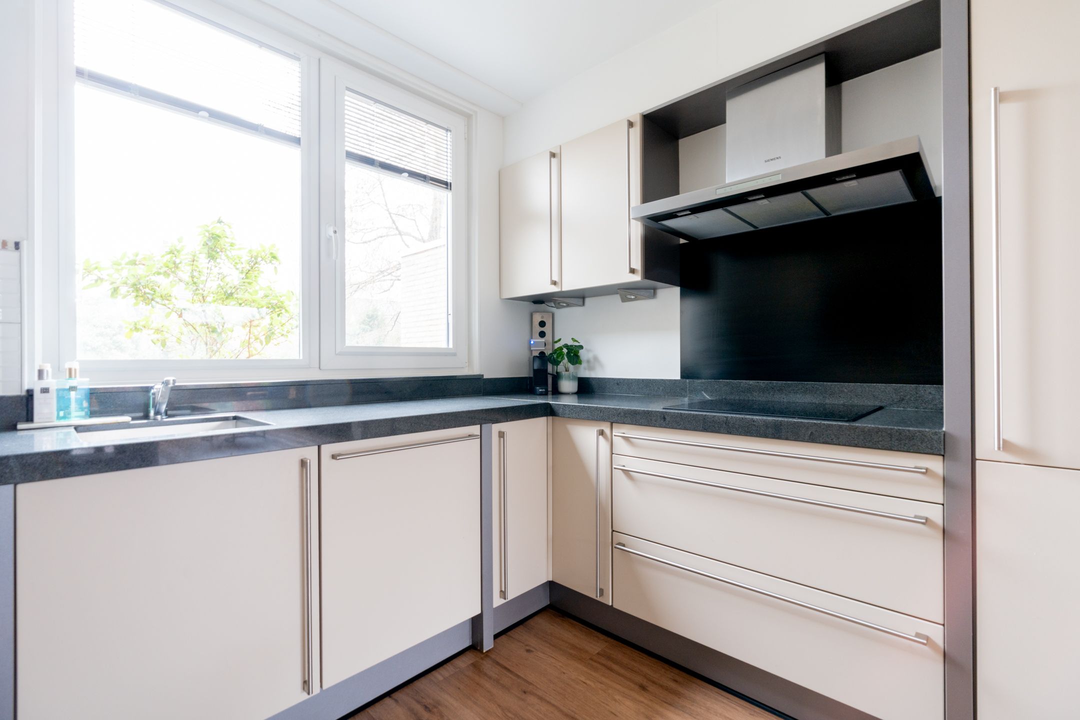 Foto 15 van Hoofdweg 1101