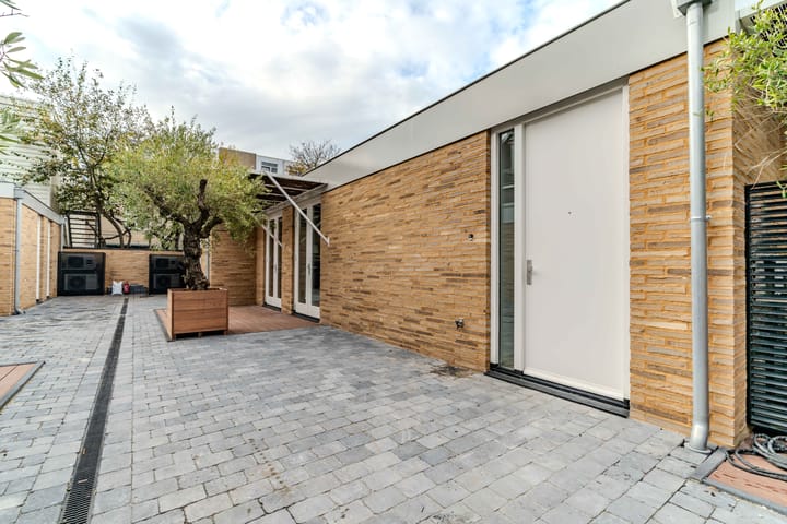 Photo 3 of Westerbaenstraat 2-C