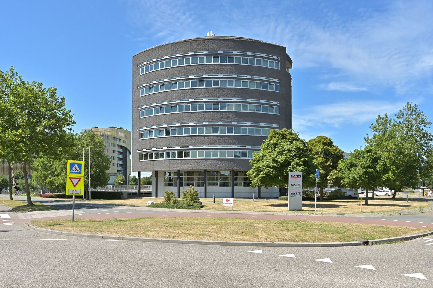 Bekijk foto 2 van Laan der Continenten 172-184