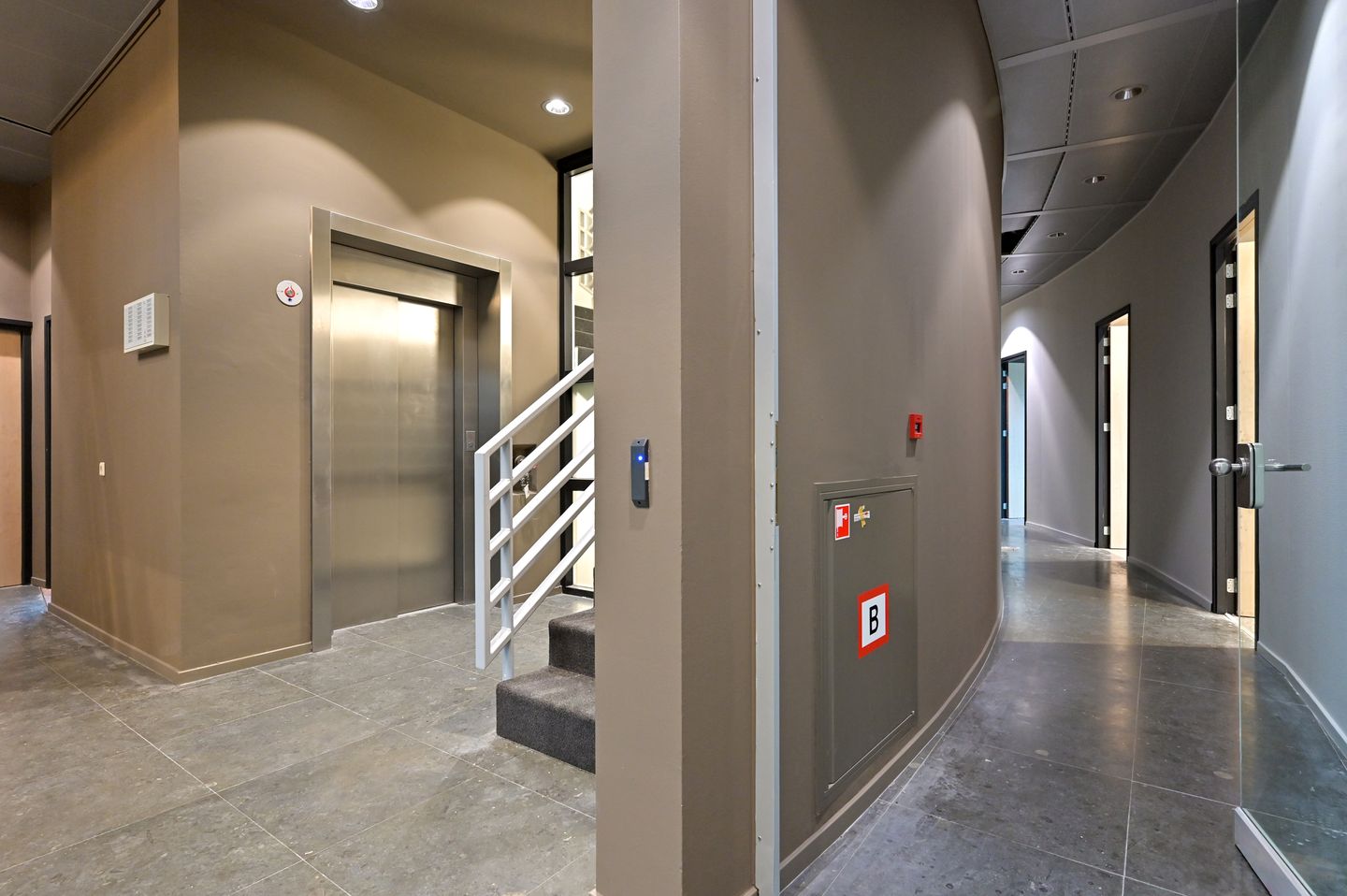 Bekijk foto 5 van Laan der Continenten 172-184