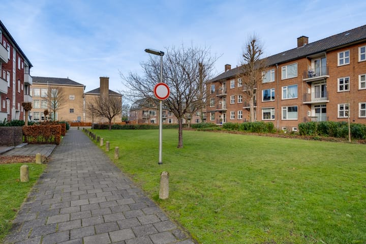 Photo 36 of Herman Boerhaavelaan 58