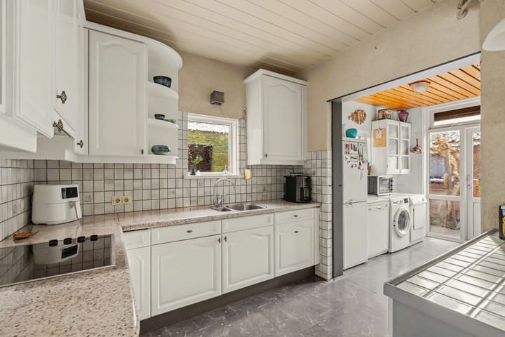 Photo 7 of Voorstraat 141-A