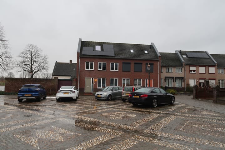 Foto 1 van Kerkplein 8